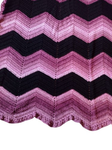 Chevron Crochet Mauve/Black Ruffled Trim Afghan Throw Blanket 58"X 40" - Picture 4 of 5