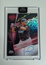 2026 Topps Chrome Black Vernon Wells Red Mini Diamond Auto /5 Blue Jays