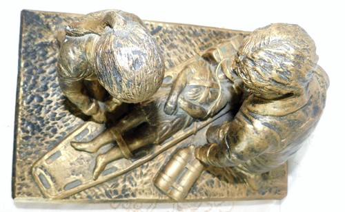 Escultura de bronce cepillado de técnicos médicos de emergencia/EMS de West Art - Imagen 5 de 9