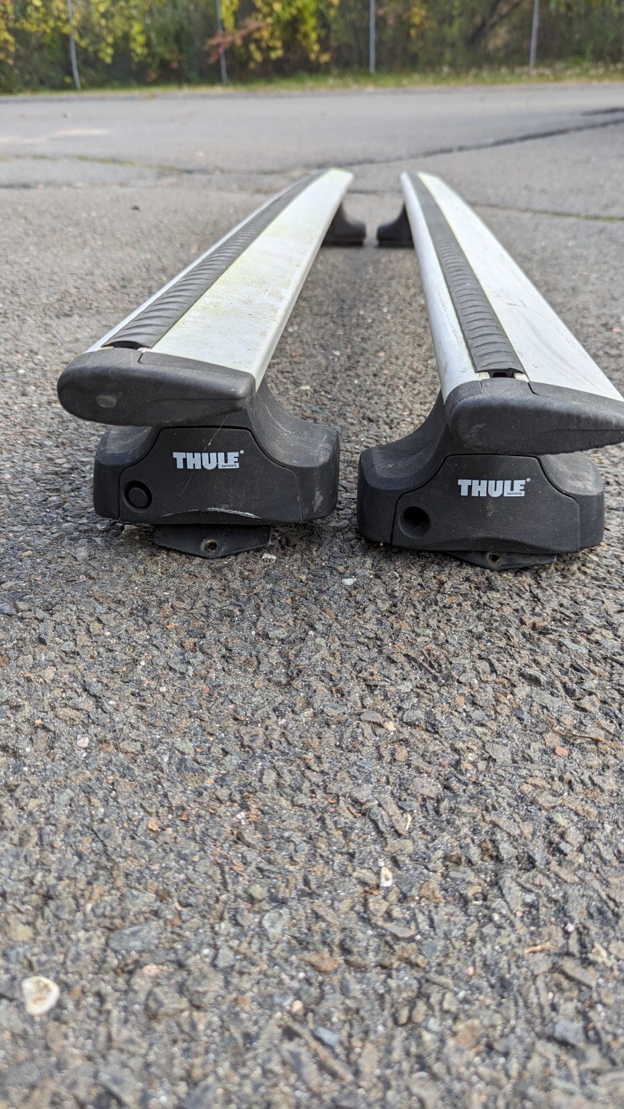 Pair of Thule AeroBlade ARB60 Crossbars Load Bars Roof rack 60 in with