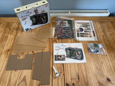 Magic Wizard Shop Puppenhaus DIY Montage Gebäudemodell (mit Plexiglas Box)