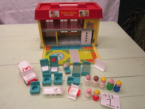 Vintage Fisher Price Little People Play Family 931 Hospital  100% screen 1