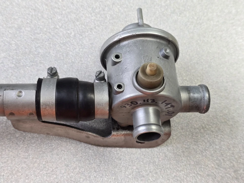 VÁLVULA DESVIADORA DE AIRE ORIGINAL PORSCHE 928 MUY BONITA USADA CON SOPORTE Y TUBO Foto 4 de 4