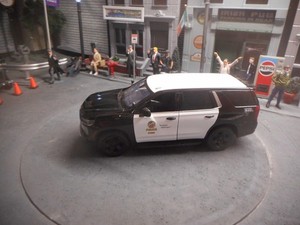 LAPD Police 1/24 scale Chevy Tahoe with lights.