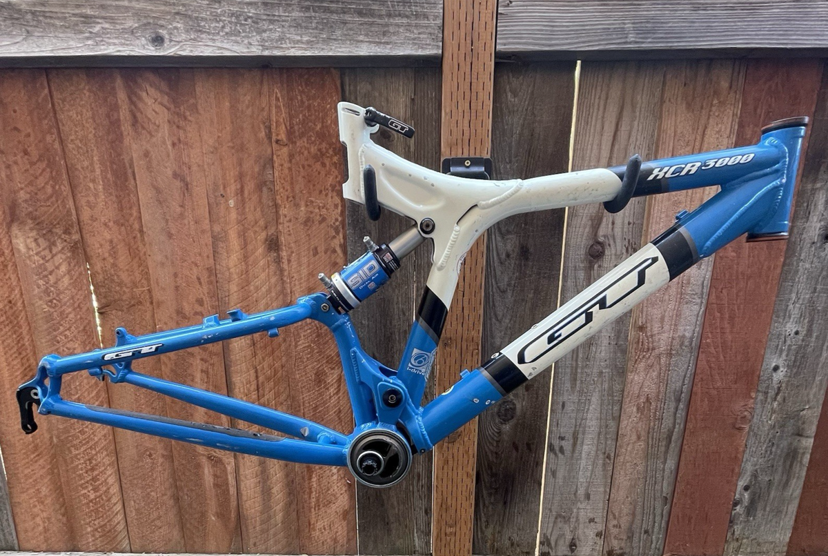 Vintage 2000 GT XCR 3000 i-Drive 26