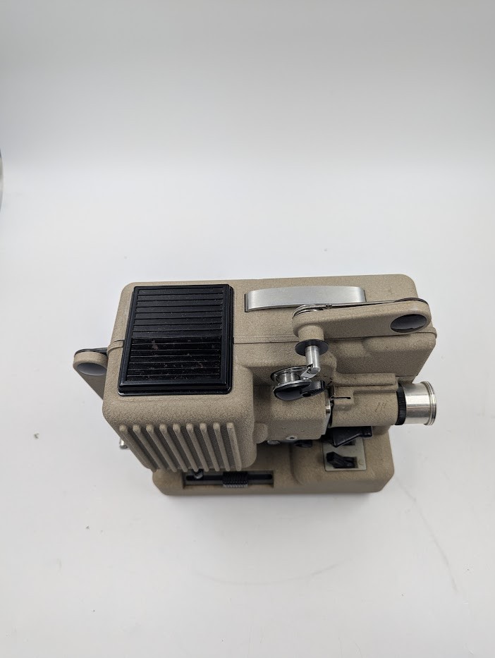 Eumig Wien Type P8 Projector - Tested Power On/Of