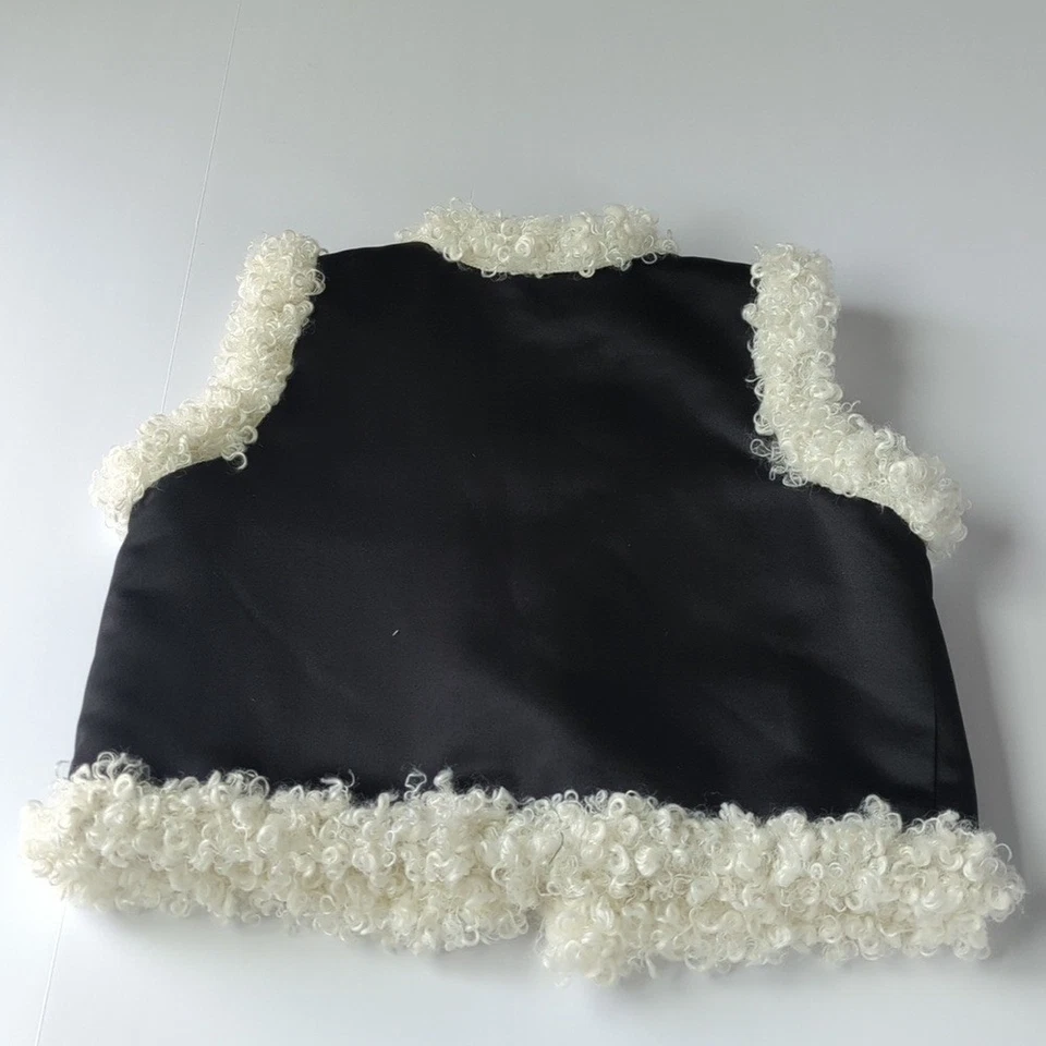 Chaleco negro con parches apliques e imitación blanca 3T para niños pequeños Foto 3 de 4