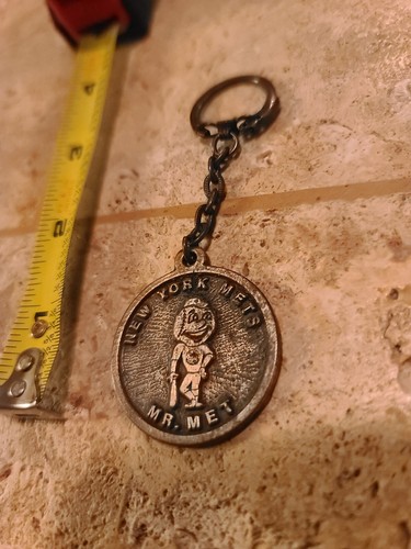 NEW YORK METS MASCOT ORIGINAL MR MET KEYCHAIN KEY CHAIN SHEA STADIUM NY MRS RARE - Picture 2 of 7