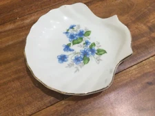 Vintage Porcelain Forget Me Not Trinket Dish Ring Tray Shell Gold Rim 4.5