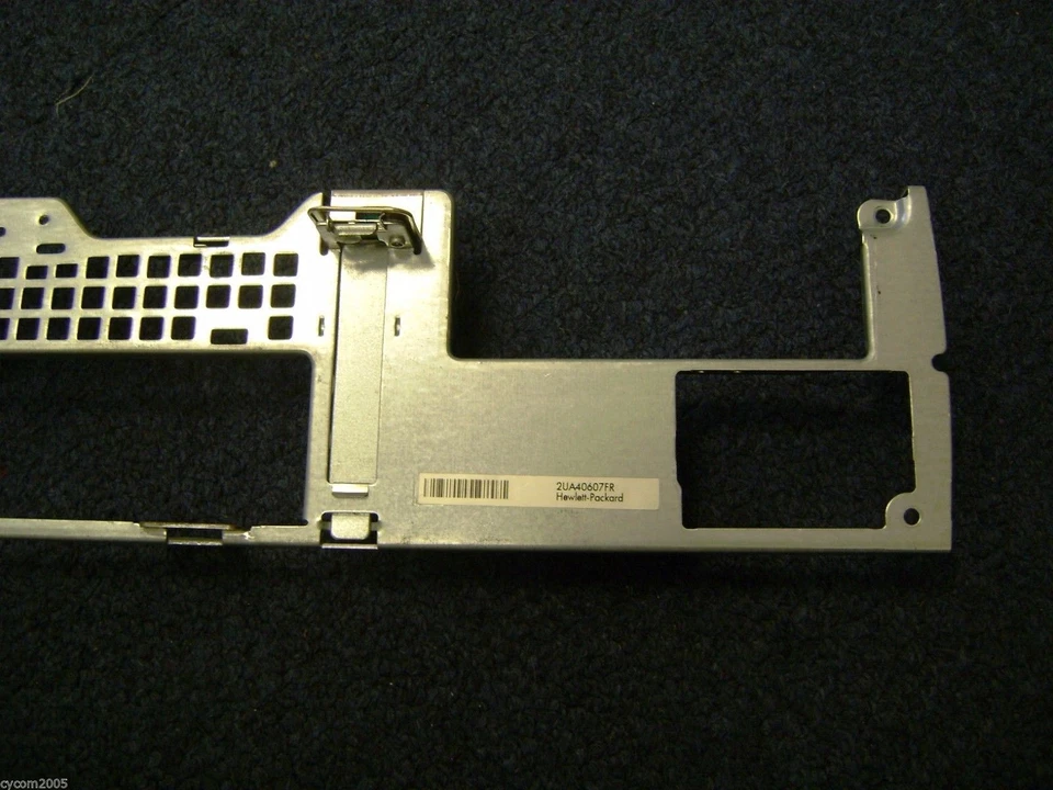 HP Compaq d530 Rear Panel * PCI Blank * PCI Clamp * 316011-001 - Image 3 of 4