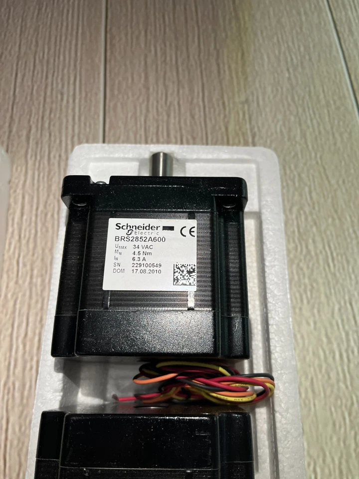 Lot of 4 Schneider Electric Lexium BRS2852A600 Motor Foto 3 de 3