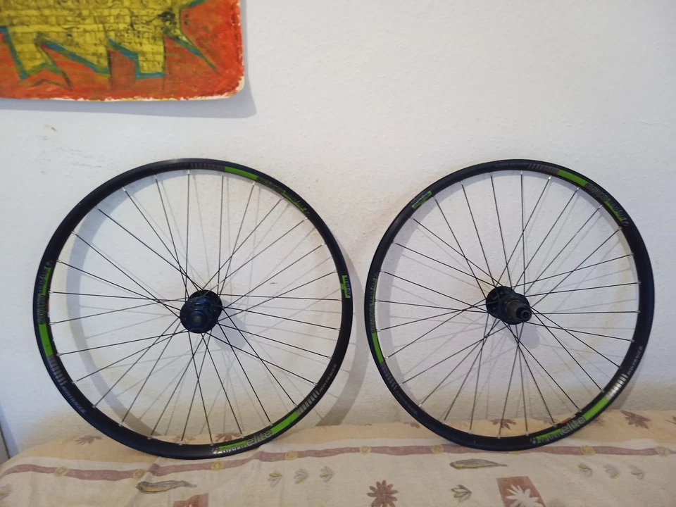 Bontrager Rhythm ELite, Laufrad-Satz, 26", Neuwertig, Trek Remedy 9