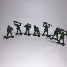 7 Vintage Army Men Large 4  Greenbrier International Plastic Toy Soldiers Green