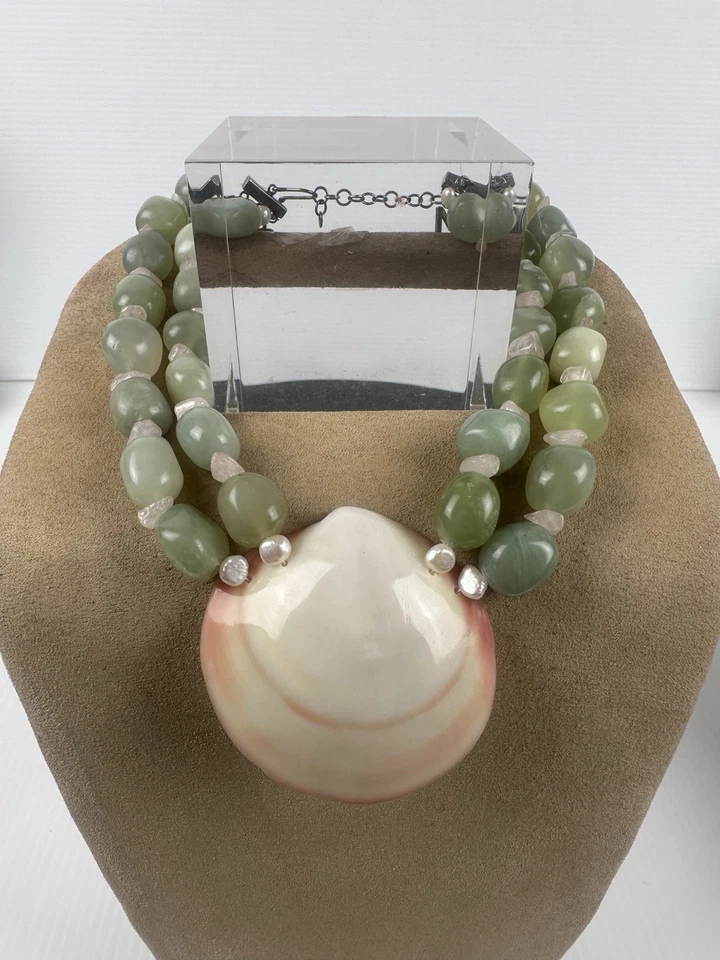 Vintage Green Chalcedony ? Bead Necklace Shell Pendant Statement Boho Jewelry - Image 2 of 4