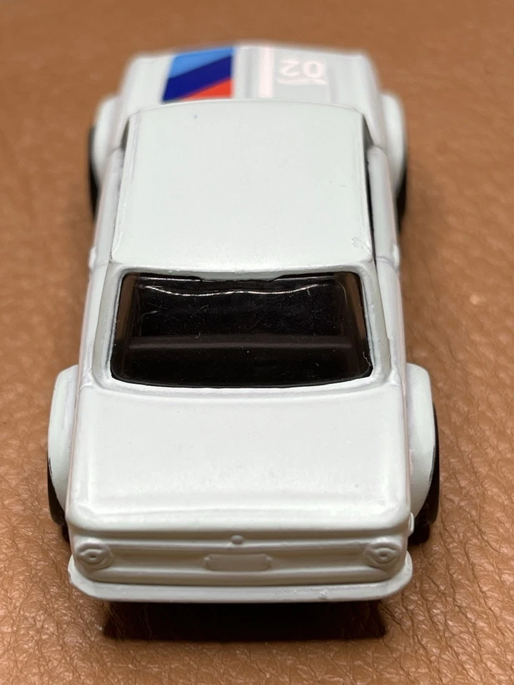 BMW PROTOTIPO HOT WHEELS 2002 OfF 70’S VS 90’S 2025 TAMPO COMPLETO HACIA ATRÁS Y MT Foto 4 de 4