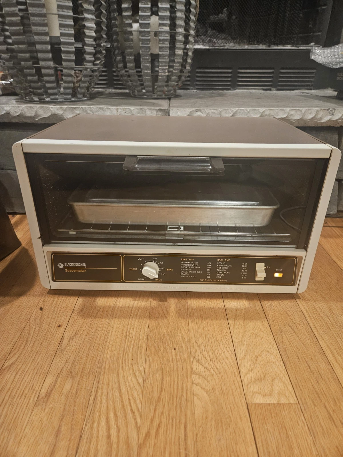 Vintage Black & Decker Spacemaker Under Cabinet Toaster Oven B2502500 Working
Opens in a new window 
