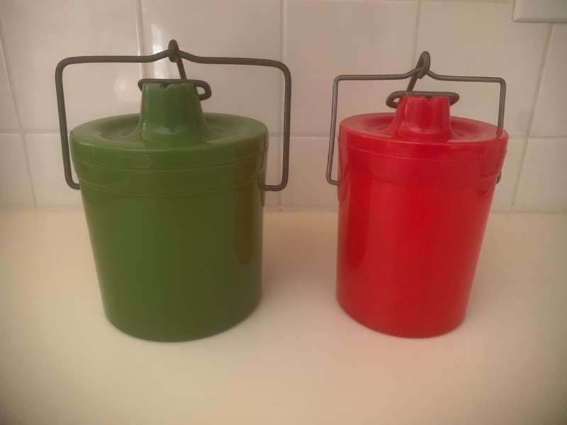 Lot (2) THERMAL PICNIC / CAMPING JARS, Wire Snap Lock Closures, Green & Red, VGC