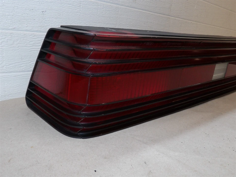 MERCURY LYNX 1981-1985 HATCHBACK LH LADO DEL CONDUCTOR LÁMPARA MONTAJE OEM Foto 2 de 4