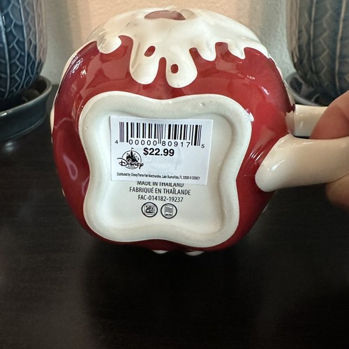 Taza Calavera Manzana Veneno Reina Malvada Blancanieves Parques Disney Roja y Blanca NUEVA - Imagen 4 de 4
