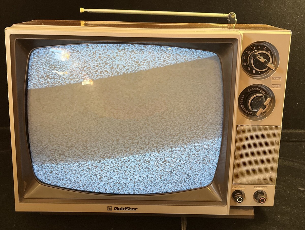 GOLDSTAR BLACK AND WHITE TV RETRO GAMING MODEL NO. BMR-2130 1986