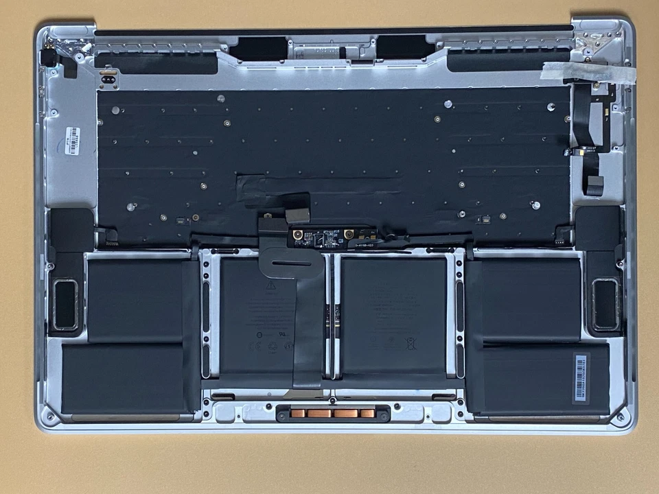 Apple MacBook Pro 15" A1707 2017 Top Case mit Touchpad & Akku Silber OEM - Bild 2 von 3