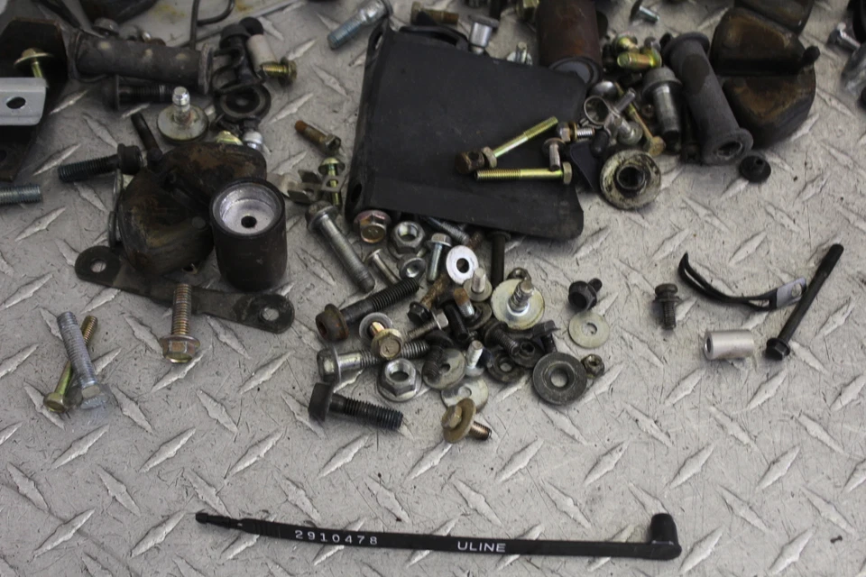 1993 SUZUKI GS500E АППАРАТНАЯ СУМКА БОЛТЫ НАБОР ВИНТОВ - Изображение 3 из 4