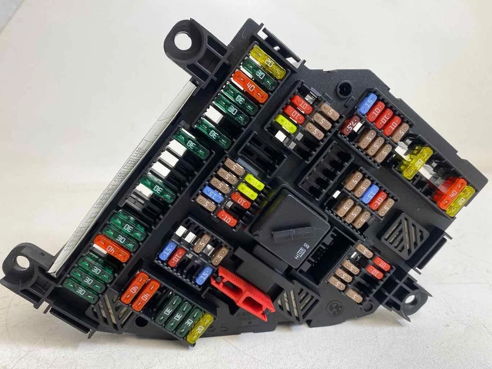 Caja de fusibles de distribución de energía trasera diésel 3,0 L OE 9264923 - Se adapta a BMW 535I 2002-2016 Foto 2 de 4
