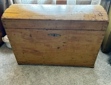 Antique Orig Finish Pine Dome Top FARMERS CHEST/ TRUNK Dove Tailed Storage 32.5W