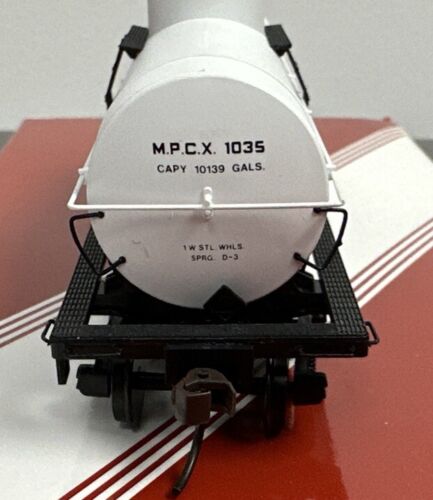 Red Caboose HO RTR RR-33025-X Type 103W 10,000 Gallon Tank Car Magnolia NIB! - Picture 6 of 13