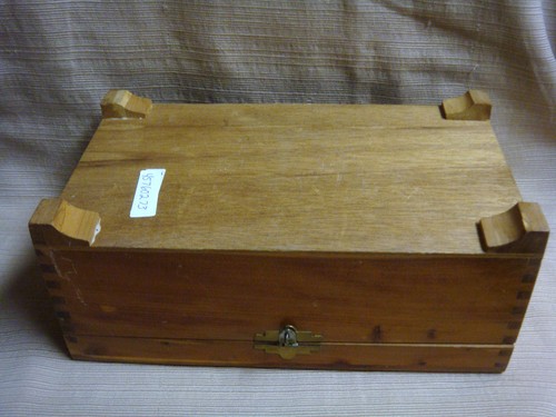 VINTAGE CEDAR BOX w/ Carved Detail & Photo on Lid & Mirror Inside - Picture 11 of 11