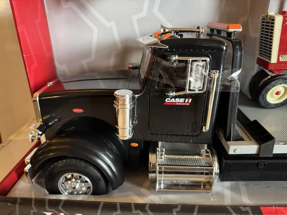 Big Farm 1:16 scale Case/IH Peterbilt Flatbed Truck w/Farmall 1206 Farm Tractor - Image 3 of 4