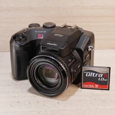 Fujifilm FinePix S602 Super CCD Digital Camera Kit *VERY GOOD* W 1GB CF & Batts