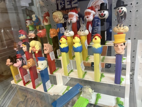 Lot of 30 Vintage No Feet Pez Dispensers Angel, Rooster, Blue Pony, The Penguin