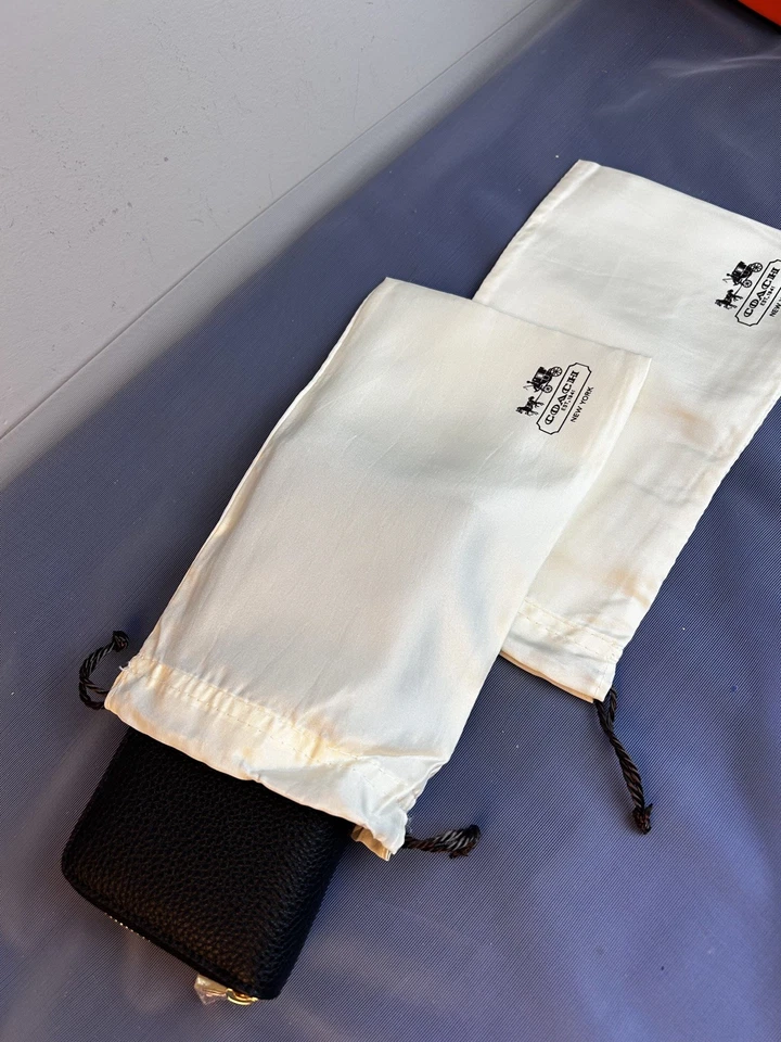 "Bolsas satinadas para billetera Coach con cordón crema satinadas de 9 x 5,5"" 2 piezas" Foto 3 de 4