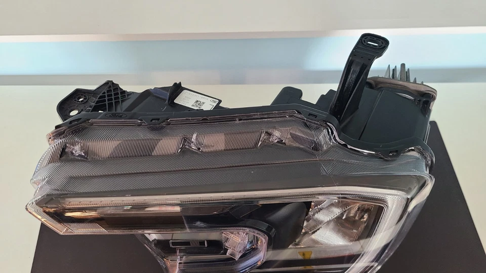 Faro LED lateral izquierdo Ford Ranger N1WB-13E017-FA usado OEM 2024-2025 Foto 2 de 4