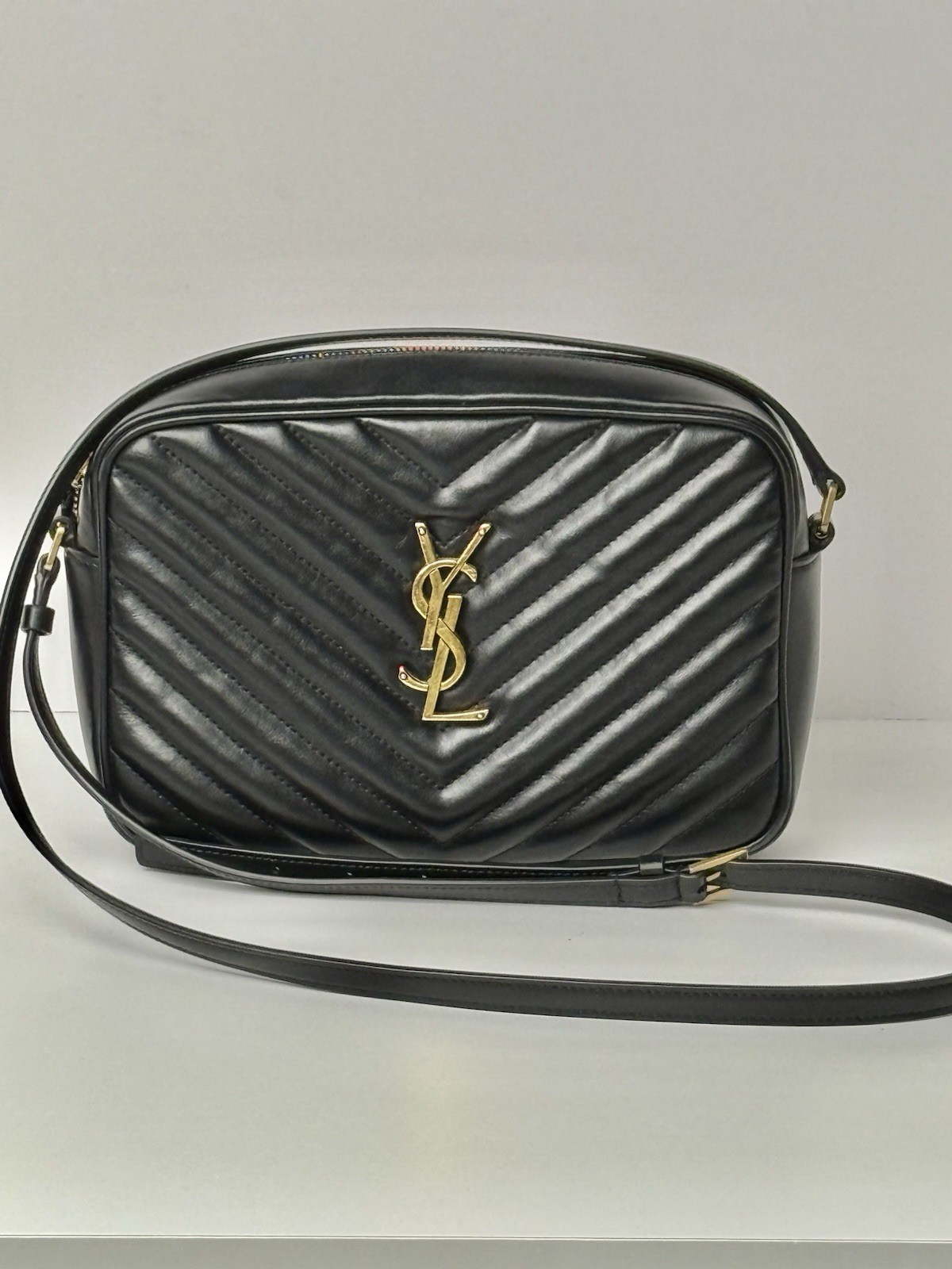 Borsa per fotocamera Saint Laurent pelle di vitello matelasse monogramma Lou nera