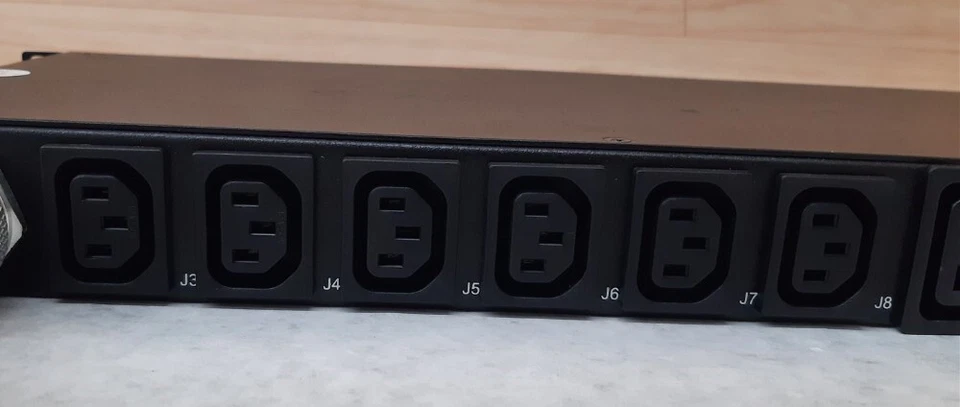 Eaton T982F4-N-SL-109 200-240V Rack Mountable Power Distribution Unit  - Image 3 of 4