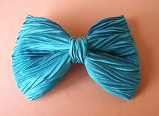 1425 / BARRETTE SATIN BRILLANT PLISSE VERT