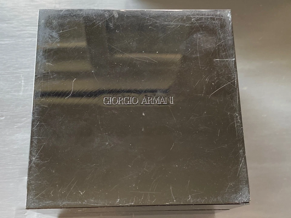 Mujer Giorgio Armani Cinturón Cuero Rojo Hebilla Gunmetal 1"W x40"L (M) Caja Lacada Foto 4 de 4