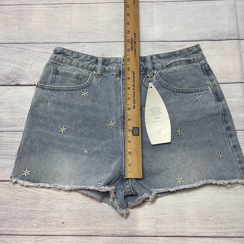 NWT Cali 1850 Denim Shorts Womens Sz 9 Daisy Embroidered High Rise Raw Hem Fest - Picture 6 of 6