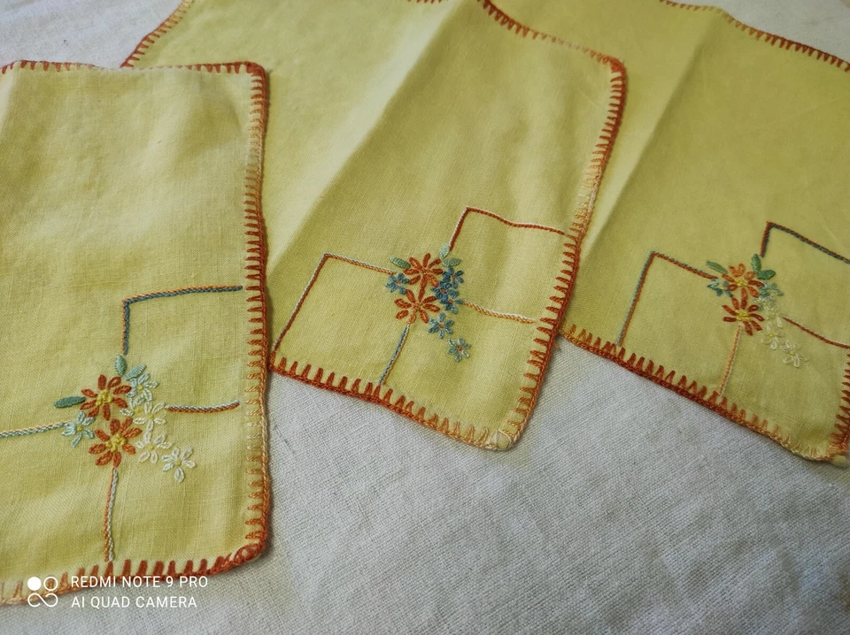 Textile ancien 4 Serviettes de table en coton brodé  23 x 23 cm - Photo 3/4