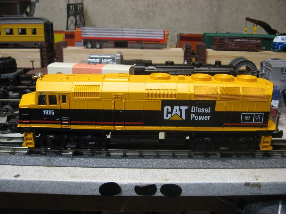MTH 30-4047-1 Rail King Caterpillar 75th Anniversary F40PH * AS IS FOR PARTS * - Image 2 of 4