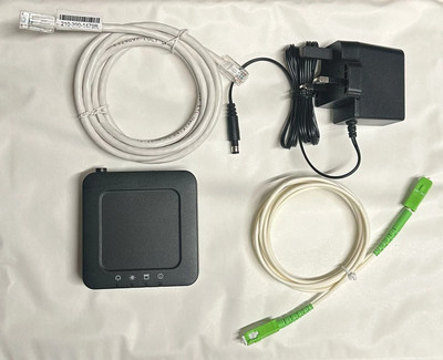 Adtran SDX611 1287933F1 GPON ONT OPTISCHES NETZWERKTERMINAL mit Kabeln
