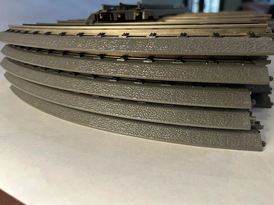 MTH Realtrax O-31 curve 40-1002 (26 pieces) Solid Rail - Image 2 of 3