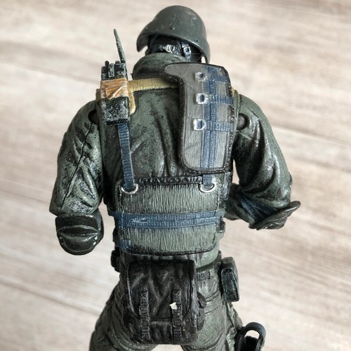 Resident Evil 10th Anniversary Figure Hunk Action Figure - Picture 8 of 12