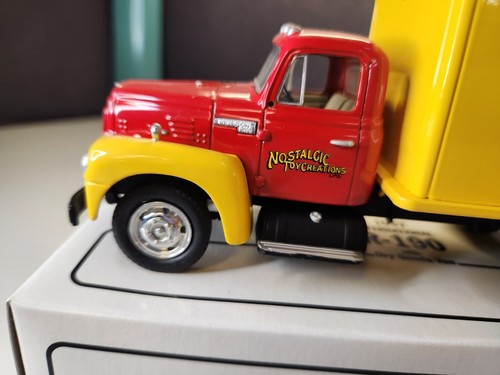First Gear 1957 International R-190 Nostalgic Toy Creations Dry Goods Van Bank - Foto 3 di 9
