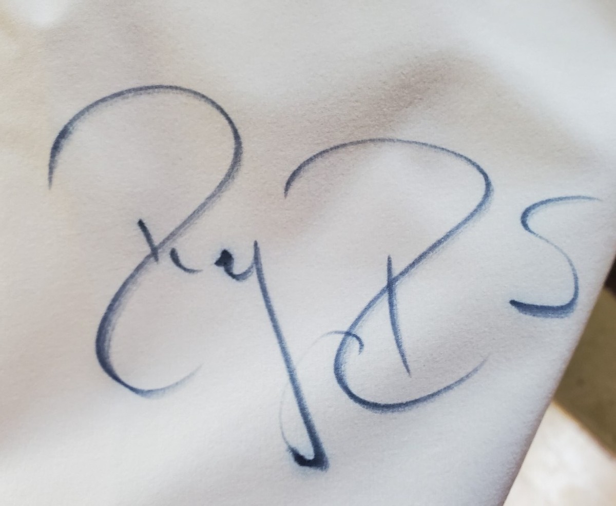 NICE Autographed Roger Federer Nike White Game Model Shorts