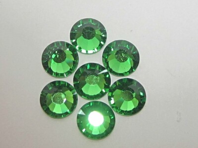 30ss SHAMROCK (maxima) FLAT BACK PRECIOSA Rhinestones 18pcs