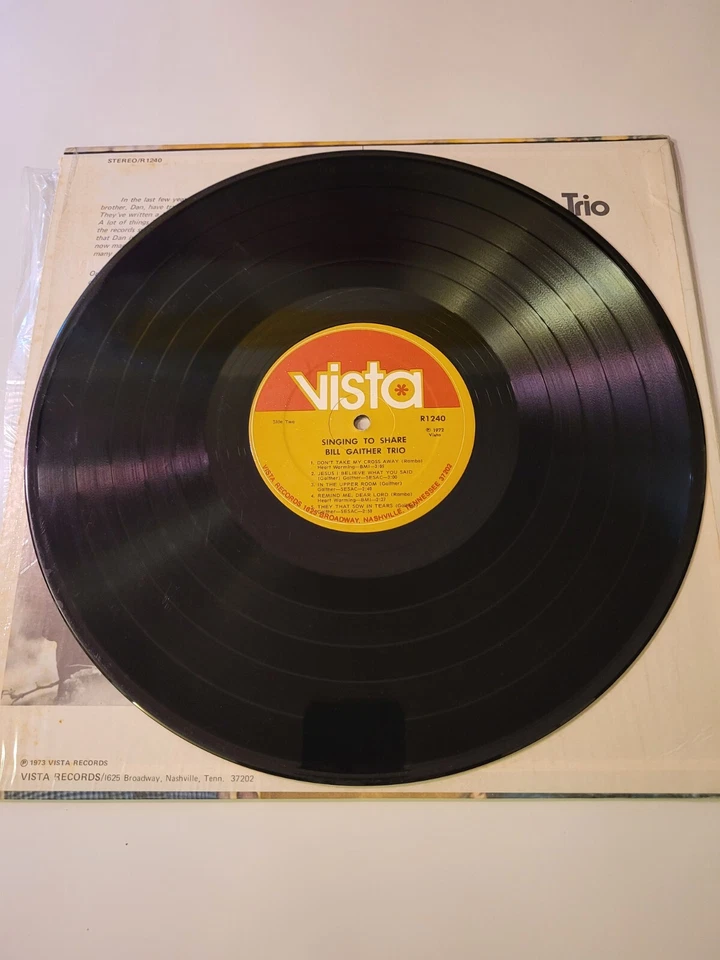 The Bill Gaither Trio Singing to Share -LP-R1240 - Image 4 of 4