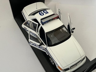 AUTOart 1/18 Ford Crown Victoria LAPD Police Car Model 72701 with